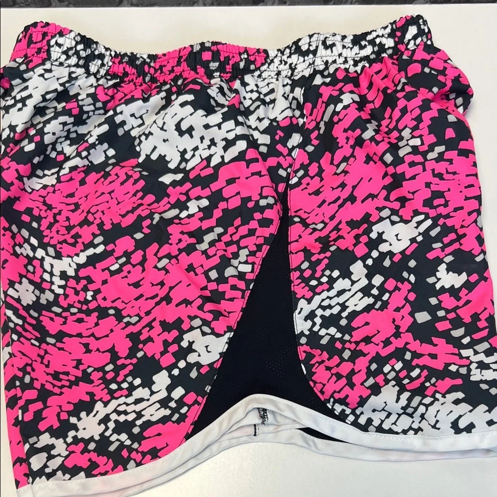 Girl's Nike athletic shorts‎